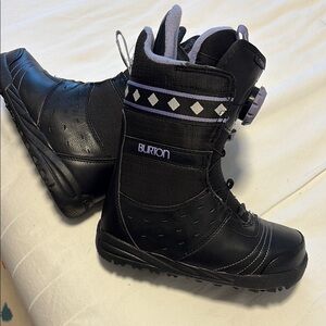 Burton Chloe Black Snowboard Boots with Diamond Accents